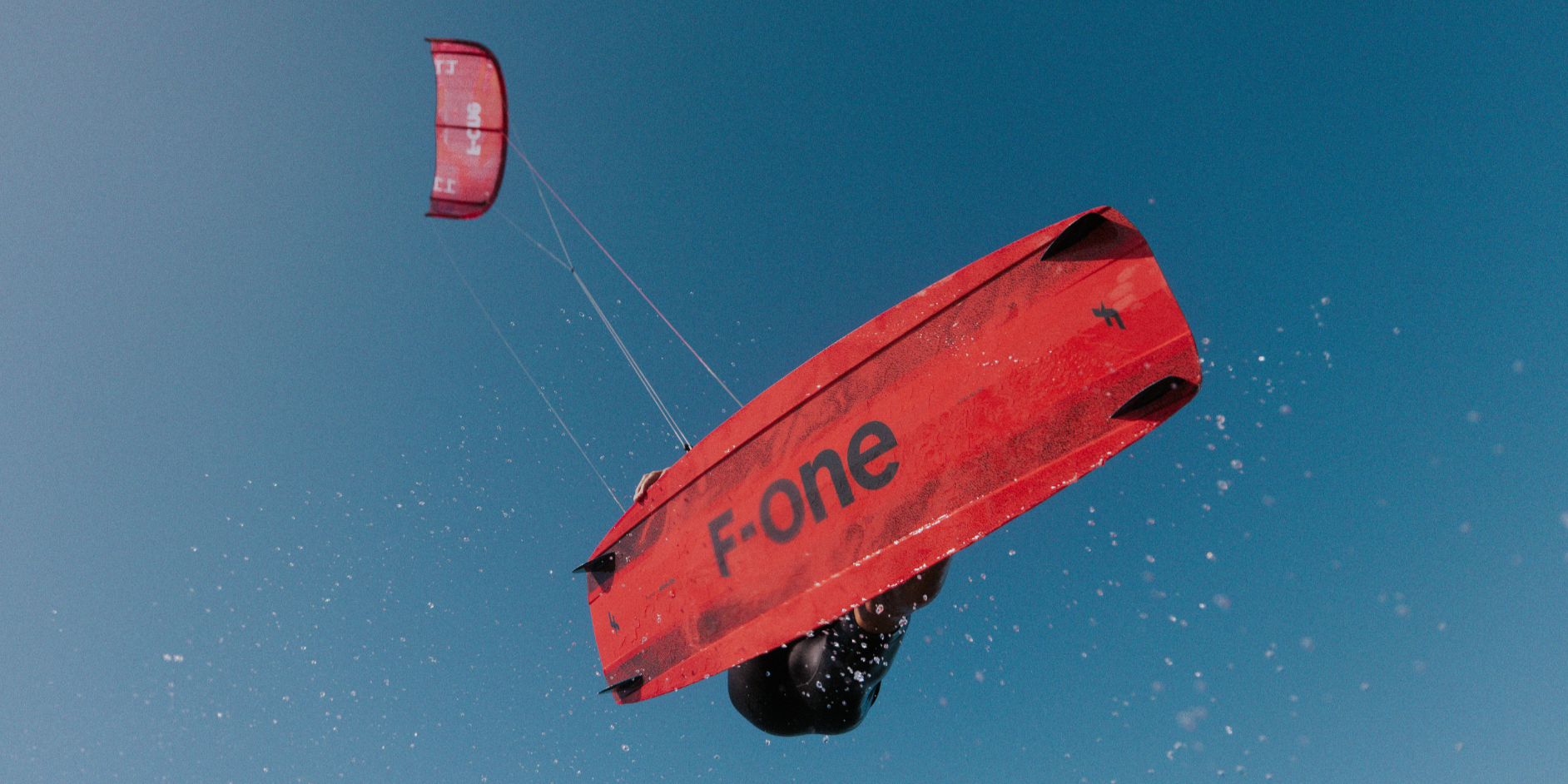 Guide complet 2026 : comment choisir son twintip de kitesurf