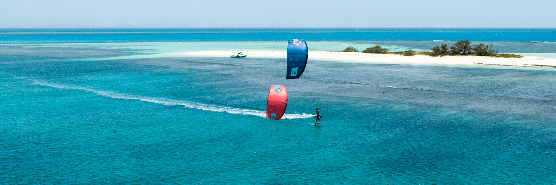 Poncho surf et accessoires essentiels pour faire du KiteSurf et wakeboard