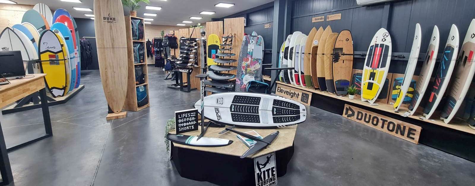 Magasin GlissEvolution à Pornichet en 2019, espace kite, foil et mobilité électrique
