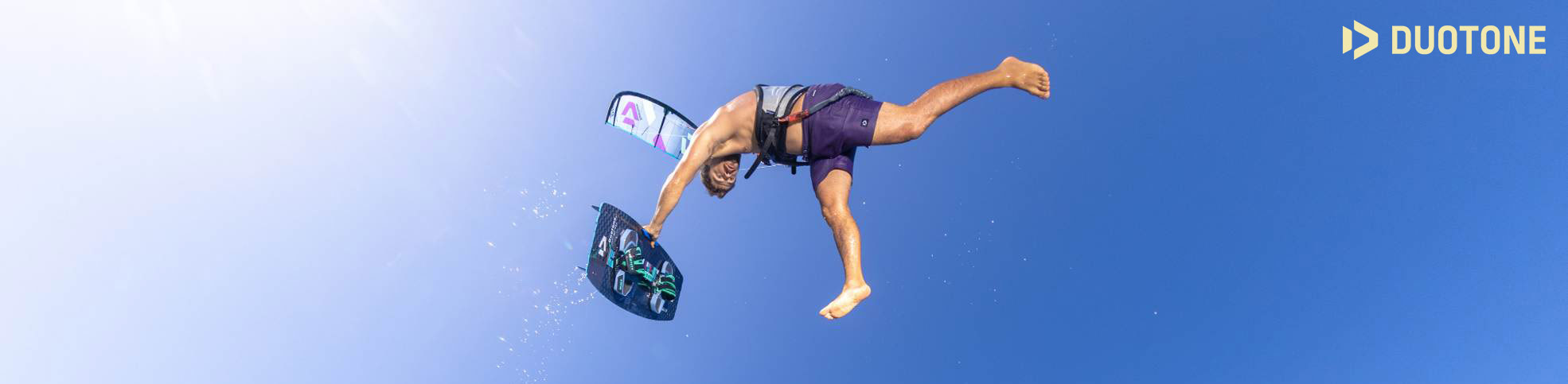 Présentation des planches de kite duotone Kiteboarding 2022, les twintip gamme SLS et gamme Originale