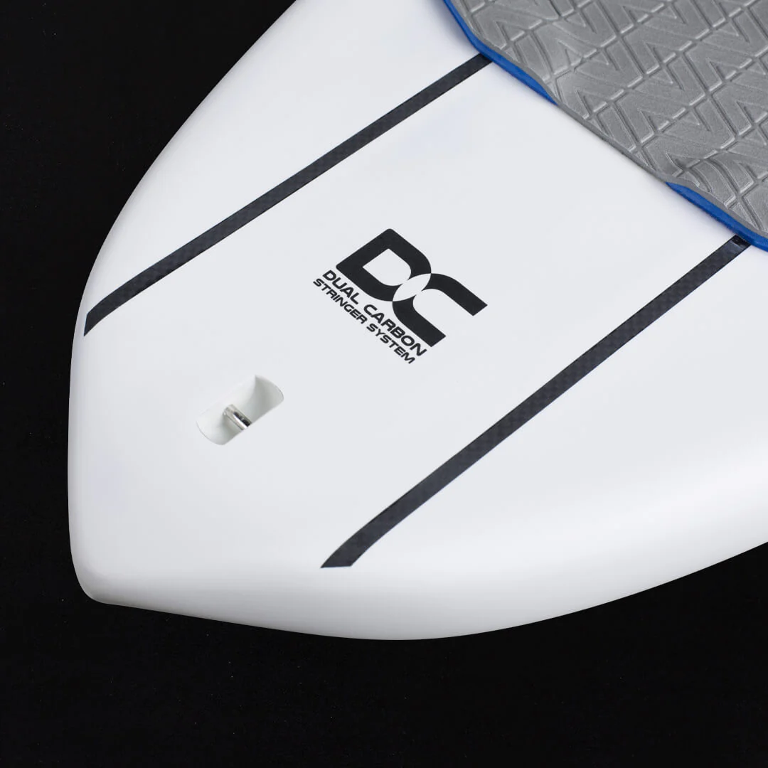 Vue rapprochée de la planche Armstrong Midlength FG – construction carbone haut de gamme