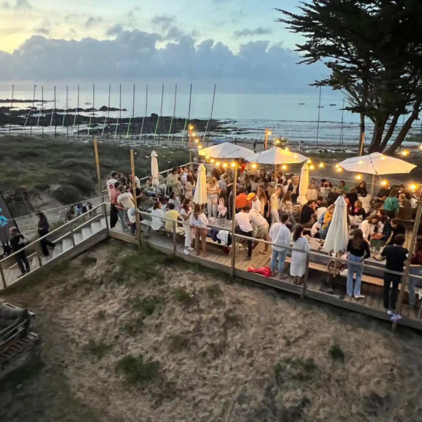 Soirée sur la terrasse face à la mer à l'Île d'Yeu